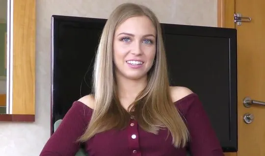 Порно актерлерді қабылдау Ол мені микроавтобуспен сипалап жүр